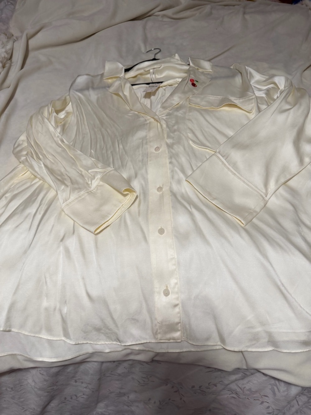 NWT Anthropologie Cream Satin Cherry Collar Button-Up Blouse Women’s Medium